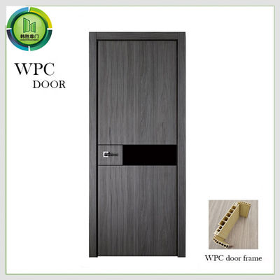 Bom preço. A pele de madeira contínua impermeável do PVC da porta de WPC terminou o uso do apartamento on-line