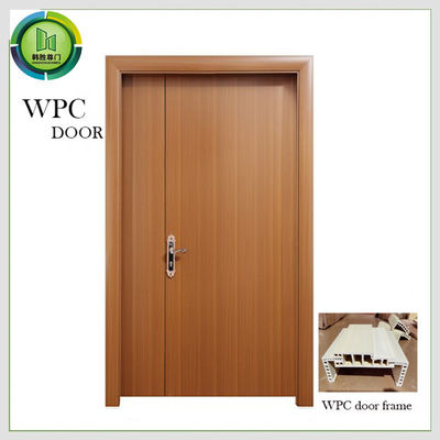 Bom preço. Tipo desigual reciclável liso impermeável da porta deslizante de WPC para o banheiro on-line