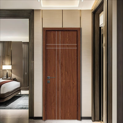 Bom preço. Porta interior WPC personalizável com design composto oco, oferecendo excelente resistência à umidade, isolamento térmico e à prova de som para interiores. on-line